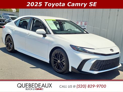 Used 2025 Toyota Camry SE w/ Convenience Package FWD image 1