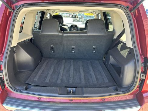 Used 2017 Jeep Patriot 4WD image 19