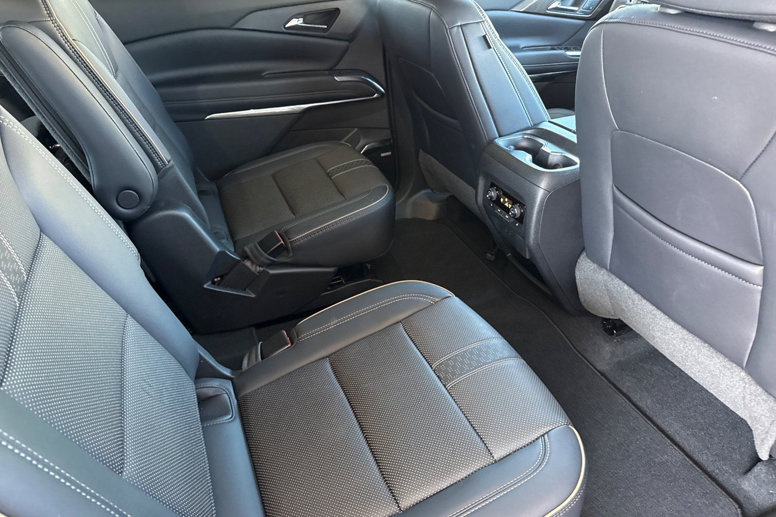 Used 2026 Chevrolet Traverse High Country w/ LPO, Floor Liner Package AWD/4WD image 25