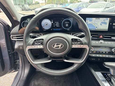Used 2025 Hyundai Elantra SEL FWD image 22