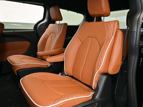 New 2026 Chrysler Pacifica Pinnacle image 29