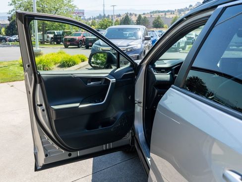 Used 2021 Toyota RAV4 XSE AWD/4WD image 16
