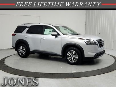 New 2025 Nissan Pathfinder SL w/ Lighting Package (N92)