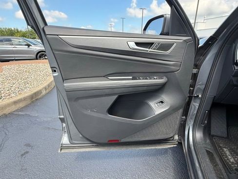 Used 2025 Volkswagen Atlas Cross Sport SE w/ Panoramic Sunroof Package image 21