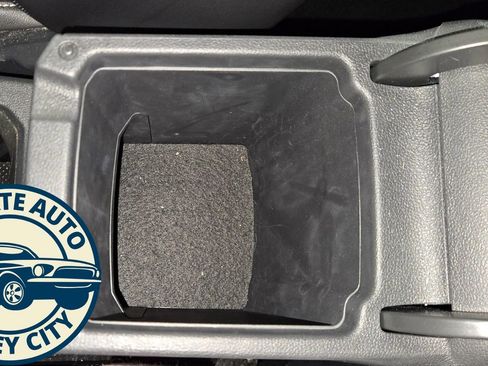 Used 2022 Volkswagen Tiguan SE w/ Panoramic Sunroof Package AWD/4WD image 18