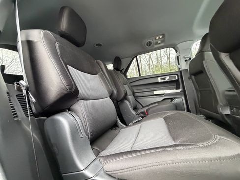 Used 2023 Ford Explorer XLT image 32