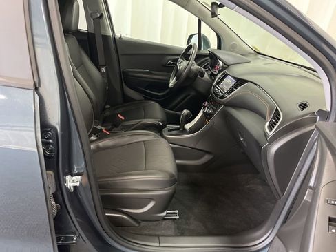 Used 2022 Chevrolet Trax LT w/ Driver Confidence Package image 23