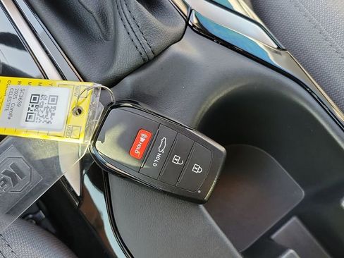 Used 2025 Toyota Corolla SE image 28