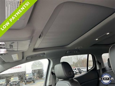 Used 2021 GMC Acadia SLT w/ Technology Package image 30