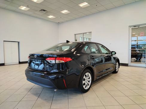 Used 2025 Toyota Corolla LE FWD image 3