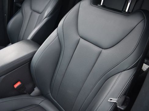 Used 2023 BMW X4 xDrive30i w/ Parking Assistance Package image 11