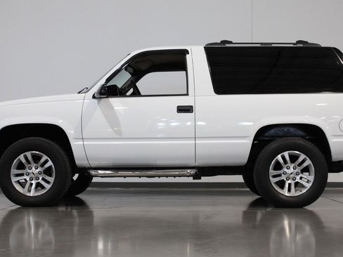 Used 1999 Chevrolet Tahoe 4WD 2-Door w/ Skid Plate Pkg image 30
