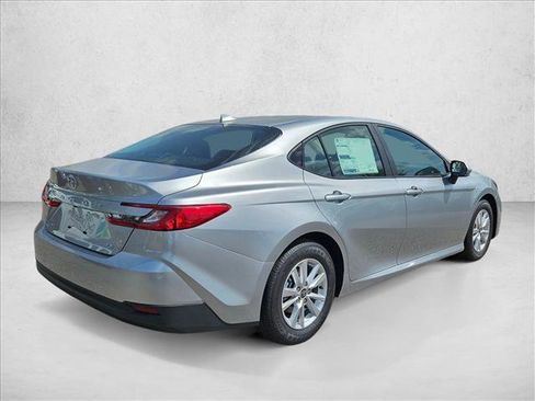 Used 2025 Toyota Camry LE image 2
