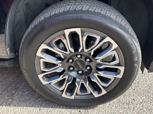 Used 2023 GMC Yukon XL Denali Ultimate w/ LPO, Floor Liner Package AWD/4WD image 7