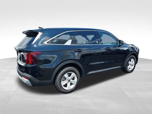 Used 2026 Kia Sorento LX FWD image 5