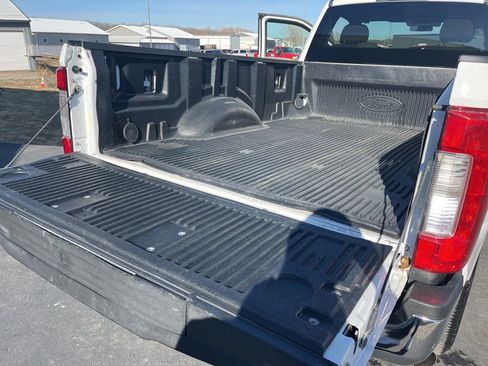 Used 2019 Ford F250 XLT w/ FX4 Off-Road Package AWD/4WD image 13