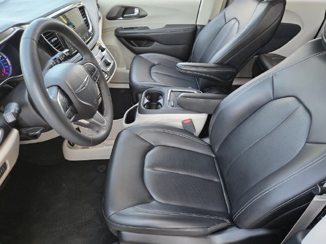 Certified 2023 Chrysler Pacifica Touring-L FWD image 14