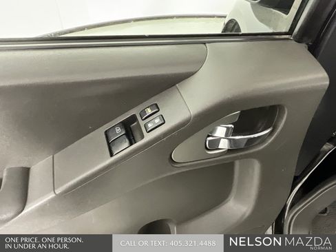 Used 2014 Nissan Frontier SV image 16