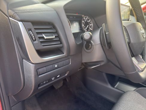 Certified 2025 Nissan Rogue SV AWD/4WD image 14