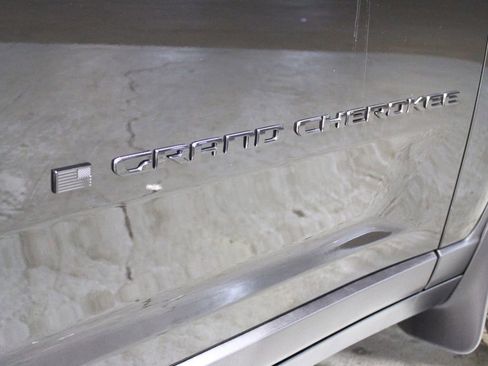 New 2025 Jeep Grand Cherokee Altitude image 35