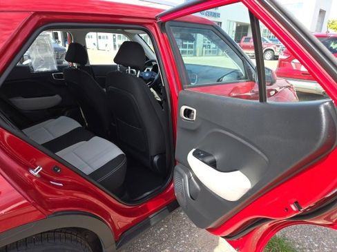 Used 2022 Hyundai Venue SEL w/ Cargo Package image 40