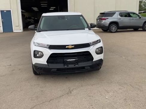 Used 2021 Chevrolet TrailBlazer L FWD image 3
