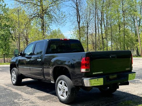Used 2011 GMC Sierra 2500 Denali w/ Suspension Package, Off-Road AWD/4WD image 5