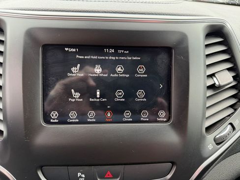 Used 2019 Jeep Cherokee Latitude Plus AWD/4WD image 19