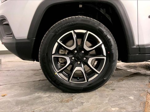 Used 2024 Jeep Compass Trailhawk image 9