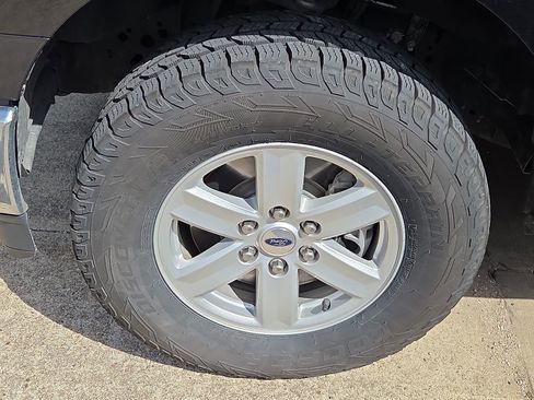 Used 2021 Ford F150 XL w/ Trailer Tow Package image 5