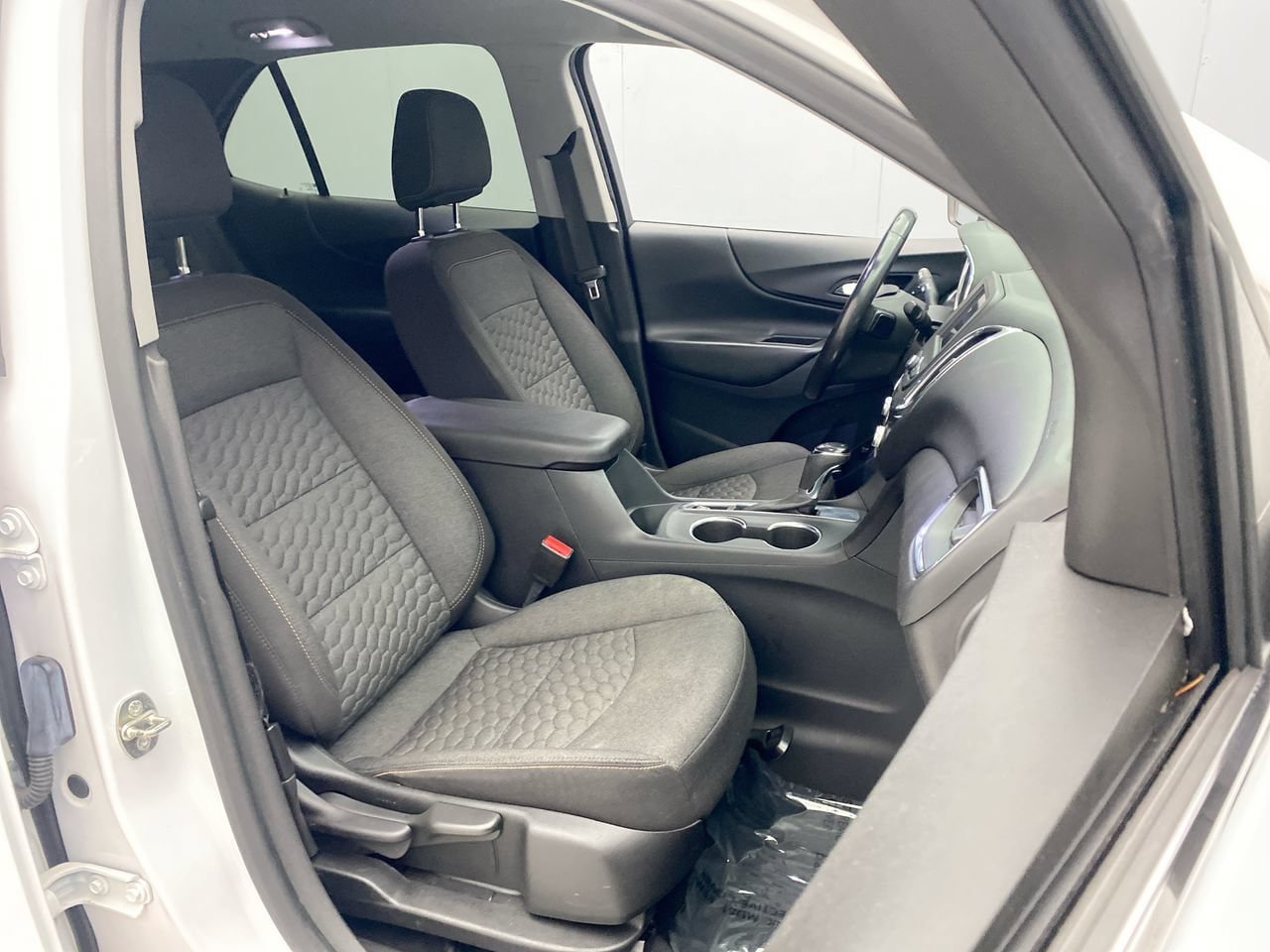 Used 2020 Chevrolet Equinox LT w/ Driver Convenience Package FWD image 22