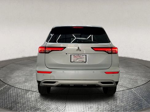 Used 2022 Mitsubishi Outlander SE image 7