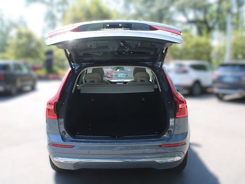 Used 2022 Volvo XC60 B5 Inscription w/ Advanced Package FWD image 9