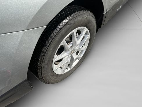 Used 2023 Chevrolet Equinox LT image 39