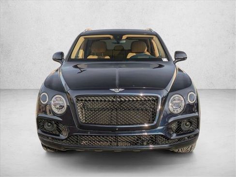 Used 2017 Bentley Bentayga image 2