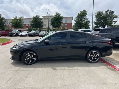 Used 2023 Hyundai Elantra SEL w/ Convenience Package FWD image 5