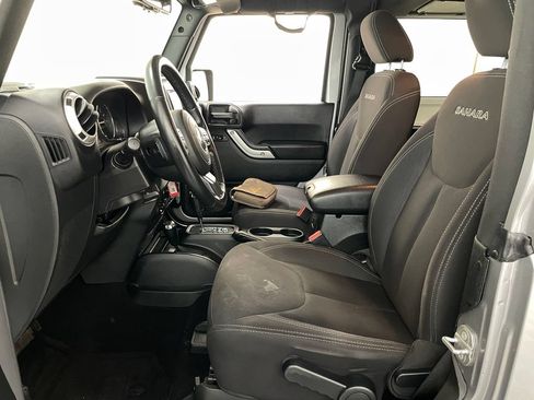 Used 2018 Jeep Wrangler Sahara w/ Connectivity Group AWD/4WD image 5