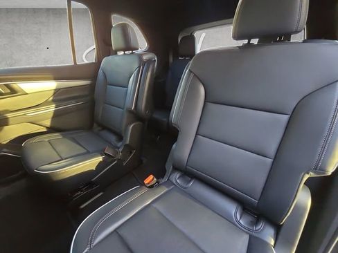 Used 2025 Buick Enclave Preferred image 22