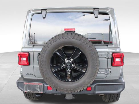 Used 2022 Jeep Wrangler Unlimited Sahara AWD/4WD image 14