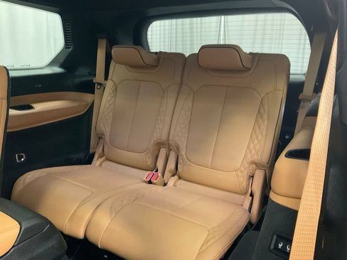 Used 2021 Jeep Grand Cherokee L Summit w/ Luxury Tech Group V AWD/4WD image 37