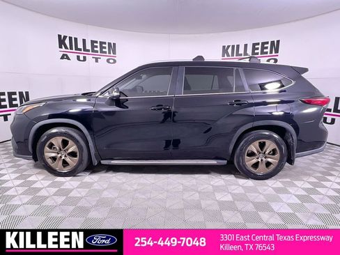 Used 2023 Toyota Highlander Bronze Edition image 4