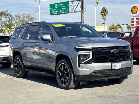 Used 2025 Chevrolet Tahoe RST image 3