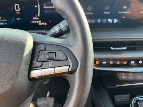 Used 2024 Cadillac XT4 Premium Luxury image 33