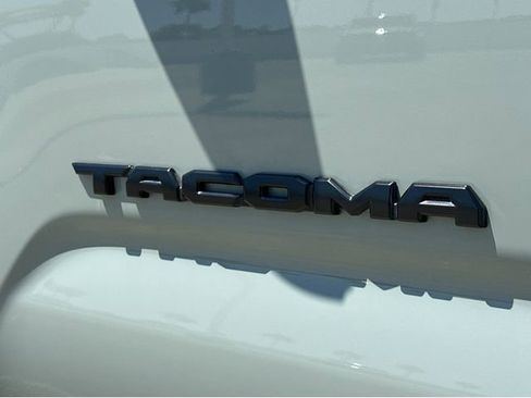 Used 2022 Toyota Tacoma TRD Off-Road w/ Technology Package AWD/4WD image 41
