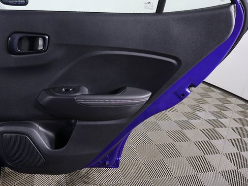 Certified 2025 Hyundai Venue Limited FWD image 25