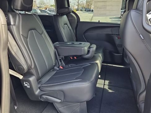New 2026 Chrysler Pacifica Select image 11