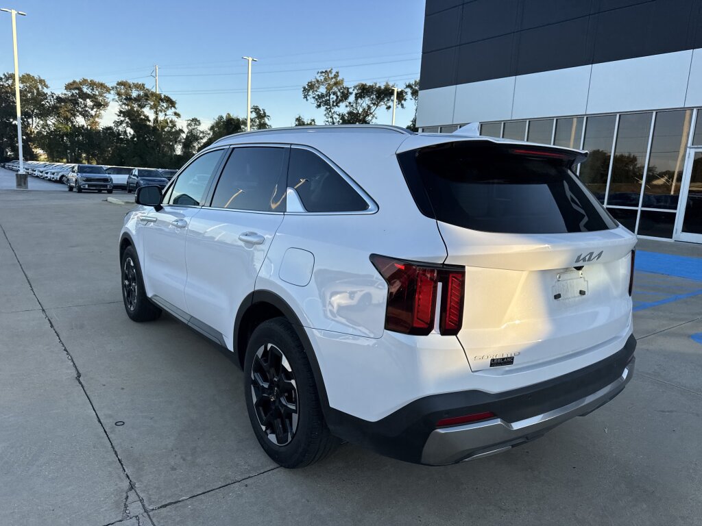 Used 2025 Kia Sorento S w/ Panoramic Sunroof Package FWD image 4