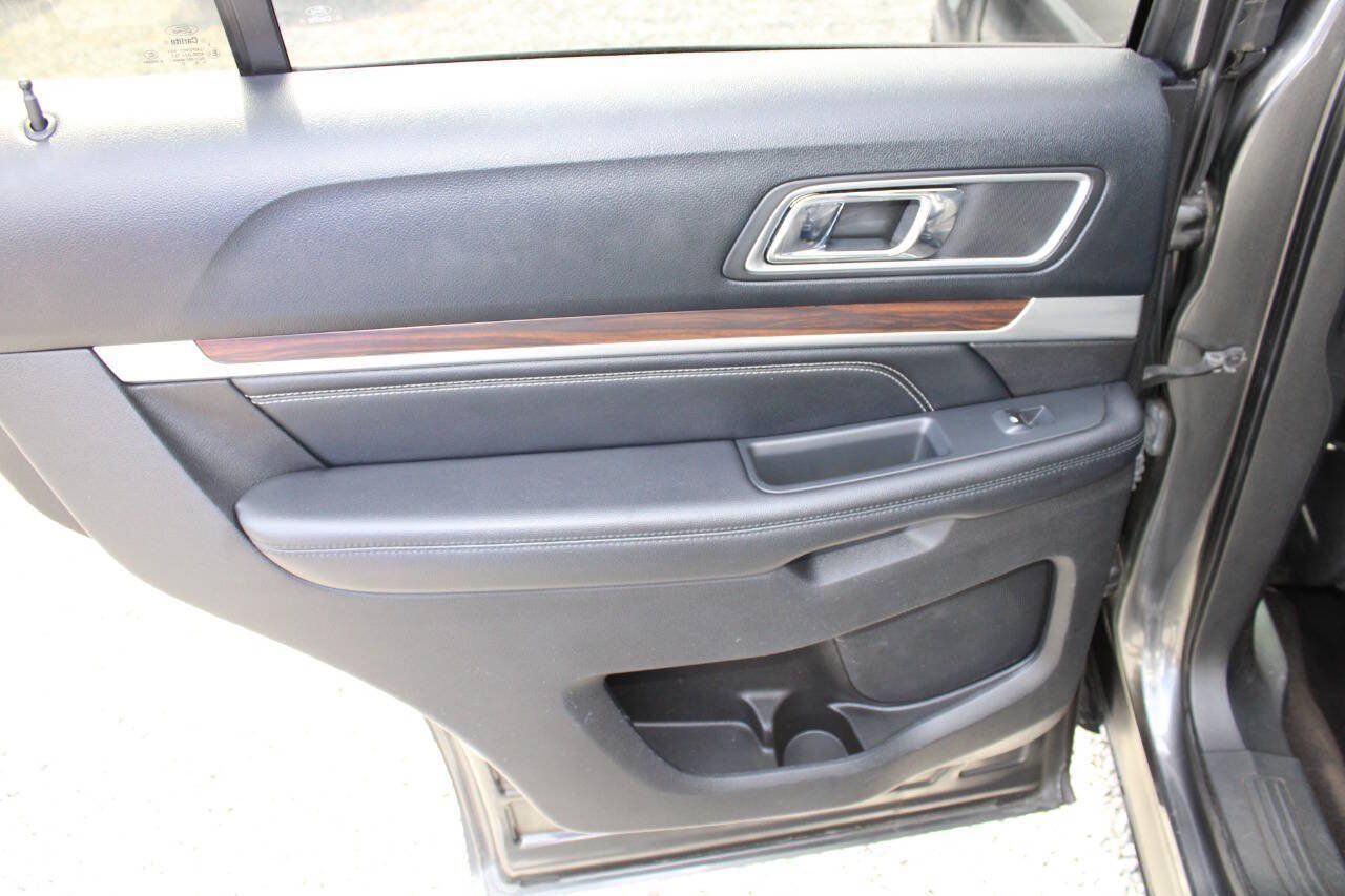 Used 2016 Ford Explorer Limited w/ Equipment Group 301A AWD/4WD image 23