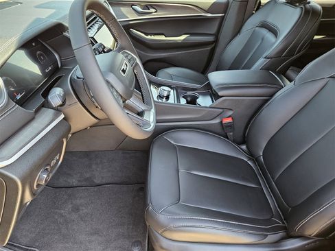 New 2025 Jeep Grand Cherokee L Limited w/ Black Appearance Package image 14