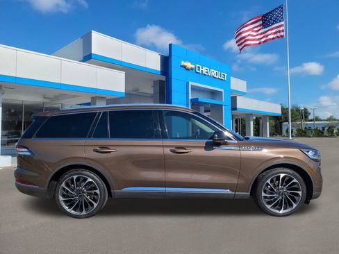 Used 2022 Lincoln Aviator Reserve w/ Equipment Group 201A image 3